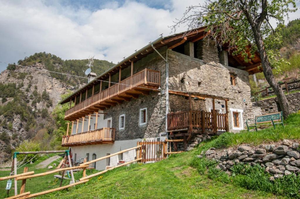 サン・ピエールLa Cascina D'Orleansアパートメント エクステリア 写真